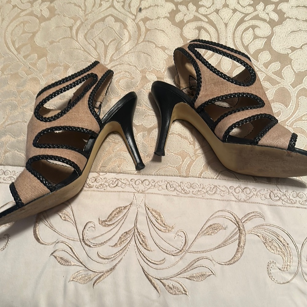 Tahari Dressing high heels Sandals. Great Quality.